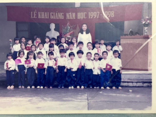 Bức ảnh họp lớp vô giá: Mất liên lạc suốt 22 năm, tìm thấy nhau chỉ trong vòng 1 tuần- Ảnh 1. Bức ảnh họp lớp vô giá: Mất liên lạc suốt 22 năm, tìm thấy nhau chỉ trong vòng 1 tuần- Ảnh 1.