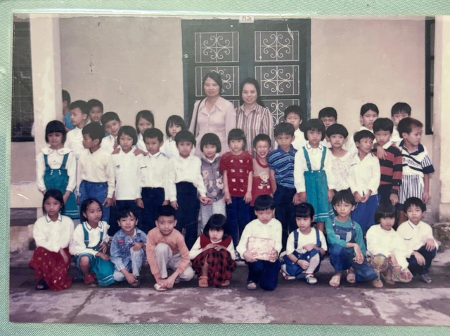 Bức ảnh họp lớp vô giá: Mất liên lạc suốt 22 năm, tìm thấy nhau chỉ trong vòng 1 tuần- Ảnh 4. Bức ảnh họp lớp vô giá: Mất liên lạc suốt 22 năm, tìm thấy nhau chỉ trong vòng 1 tuần- Ảnh 4.