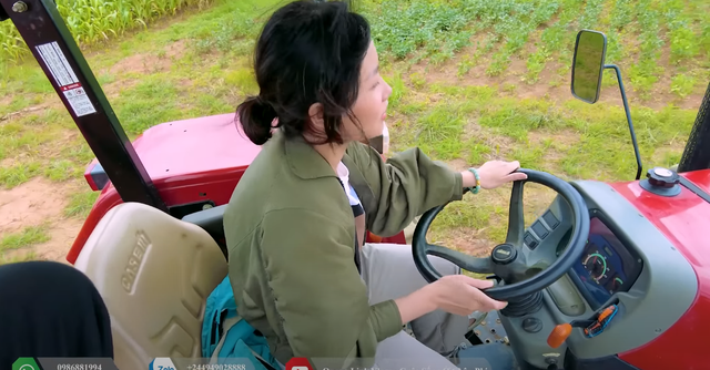 Cô gái Việt lái máy cày lướt băng băng trên nông trại châu Phi, thành quả thu hoạch ngoài dự đoán- Ảnh 3. Cô gái Việt lái máy cày lướt băng băng trên nông trại châu Phi, thành quả thu hoạch ngoài dự đoán- Ảnh 3.