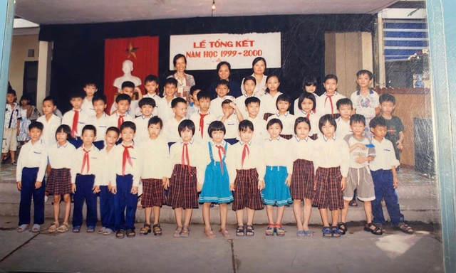 Bức ảnh họp lớp vô giá: Mất liên lạc suốt 22 năm, tìm thấy nhau chỉ trong vòng 1 tuần- Ảnh 2. Bức ảnh họp lớp vô giá: Mất liên lạc suốt 22 năm, tìm thấy nhau chỉ trong vòng 1 tuần- Ảnh 2.