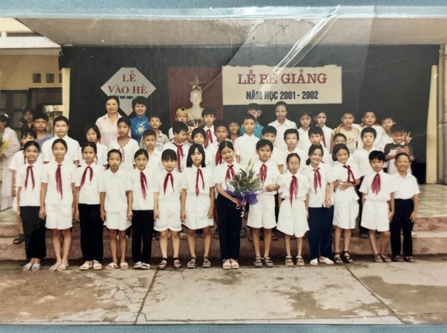 Bức ảnh họp lớp vô giá: Mất liên lạc suốt 22 năm, tìm thấy nhau chỉ trong vòng 1 tuần- Ảnh 5. Bức ảnh họp lớp vô giá: Mất liên lạc suốt 22 năm, tìm thấy nhau chỉ trong vòng 1 tuần- Ảnh 5.