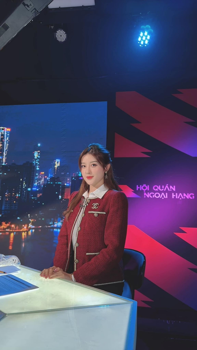 Á hậu Huyền My ở tuổi 29: Ngày càng quyến rũ, cuộc sống thế nào sau khi chuyển sang làm MC thể thao?- Ảnh 4. Á hậu Huyền My ở tuổi 29: Ngày càng quyến rũ, cuộc sống thế nào sau khi chuyển sang làm MC thể thao?- Ảnh 4.
