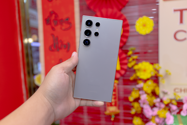 Cận cảnh mẫu điện thoại giá ngang Honda Vision vừa lên kệ, bất ngờ khách Việt xuống tiền mua không tiếc- Ảnh 7. Cận cảnh mẫu điện thoại giá ngang Honda Vision vừa lên kệ, bất ngờ khách Việt xuống tiền mua không tiếc- Ảnh 7.