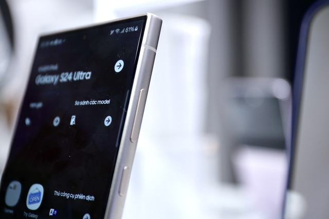 Cận cảnh mẫu điện thoại giá ngang Honda Vision vừa lên kệ, bất ngờ khách Việt xuống tiền mua không tiếc- Ảnh 8. Cận cảnh mẫu điện thoại giá ngang Honda Vision vừa lên kệ, bất ngờ khách Việt xuống tiền mua không tiếc- Ảnh 8.