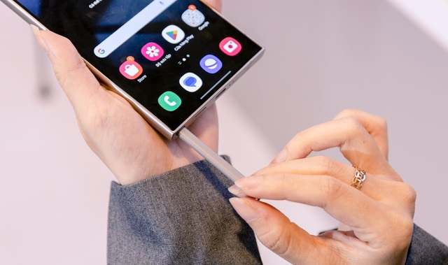 Cận cảnh mẫu điện thoại giá ngang Honda Vision vừa lên kệ, bất ngờ khách Việt xuống tiền mua không tiếc- Ảnh 6. Cận cảnh mẫu điện thoại giá ngang Honda Vision vừa lên kệ, bất ngờ khách Việt xuống tiền mua không tiếc- Ảnh 6.