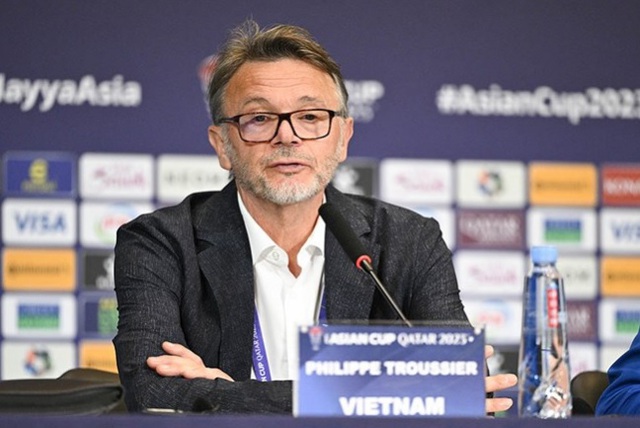 HLV Troussier phải gặp riêng lãnh đạo VFF, hứa “rút kinh nghiệm” sau phát ngôn gây tranh cãi- Ảnh 1. HLV Troussier phải gặp riêng lãnh đạo VFF, hứa “rút kinh nghiệm” sau phát ngôn gây tranh cãi- Ảnh 1.