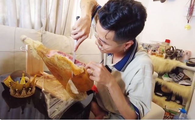 Thịt đùi ủ muối Tây Ban Nha người siêu giàu Việt Nam mới dám ăn, anh nông dân ở châu Phi mua về nhai chơi- Ảnh 4. Thịt đùi ủ muối Tây Ban Nha người siêu giàu Việt Nam mới dám ăn, anh nông dân ở châu Phi mua về nhai chơi- Ảnh 4.