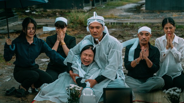 Nam Thư bật mí chuyện bị NSND Kim Xuân tát 50 cái trong Quỷ cẩu- Ảnh 2. Nam Thư bật mí chuyện bị NSND Kim Xuân tát 50 cái trong Quỷ cẩu- Ảnh 2.