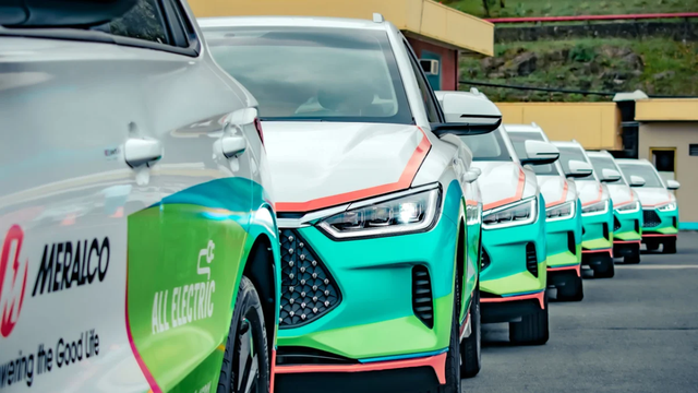 Được 2 tổng thống nước láng giềng Việt Nam chào đón, VinFast 'bỏ xăng làm điện' là đúng hướng?- Ảnh 3. Được 2 tổng thống nước láng giềng Việt Nam chào đón, VinFast 'bỏ xăng làm điện' là đúng hướng?- Ảnh 3.