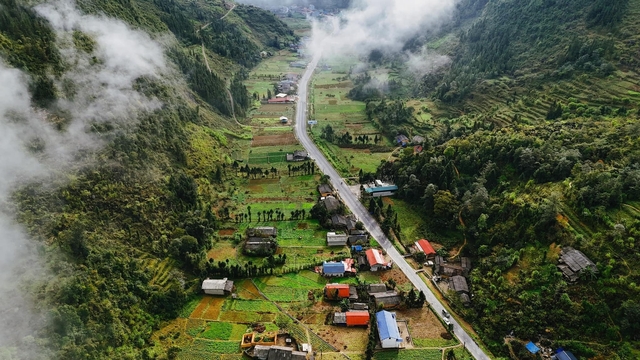 Con dốc được mệnh danh nhiều thách thức nhất Hà Giang, cảnh bên dưới được nhận xét như "Thuỵ Sĩ thu nhỏ"- Ảnh 1. Con dốc được mệnh danh nhiều thách thức nhất Hà Giang, cảnh bên dưới được nhận xét như "Thuỵ Sĩ thu nhỏ"- Ảnh 1.