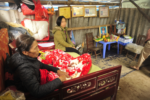 Con gái của cụ bà ở Phú Thọ lên tiếng chuyện xin tiền mạnh thường quân mua đất cho mẹ- Ảnh 2. Con gái của cụ bà ở Phú Thọ lên tiếng chuyện xin tiền mạnh thường quân mua đất cho mẹ- Ảnh 2.