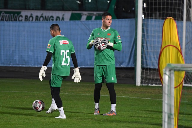 AFC công bố danh sách tuyển Việt Nam, HLV Troussier ra quyết định cho trường hợp Hoàng Đức- Ảnh 1. AFC công bố danh sách tuyển Việt Nam, HLV Troussier ra quyết định cho trường hợp Hoàng Đức- Ảnh 1.