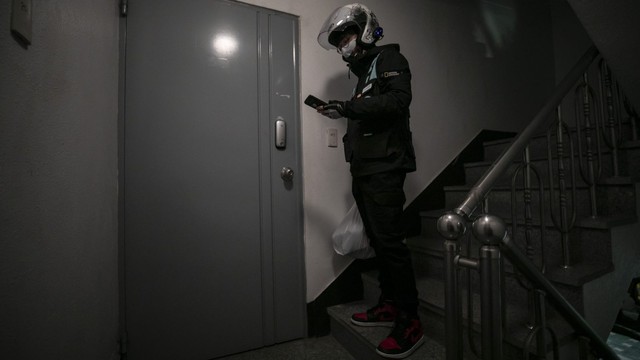 Khổ như tài xế Grab: Một lần bom hàng, "ăn gà rán trừ cơm suốt 3 ngày" - Bị lừa mà không biết kêu ai- Ảnh 2. Khổ như tài xế Grab: Một lần bom hàng, "ăn gà rán trừ cơm suốt 3 ngày" - Bị lừa mà không biết kêu ai- Ảnh 2.