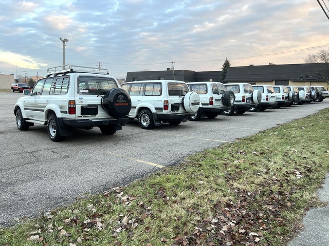 Xứng danh fan cuồng Toyota Land Cruiser: Tậu 2 chiếc mỗi tháng, đến xe đi gần 300.000km cũng không 'tha'- Ảnh 2. Xứng danh fan cuồng Toyota Land Cruiser: Tậu 2 chiếc mỗi tháng, đến xe đi gần 300.000km cũng không 'tha'- Ảnh 2.