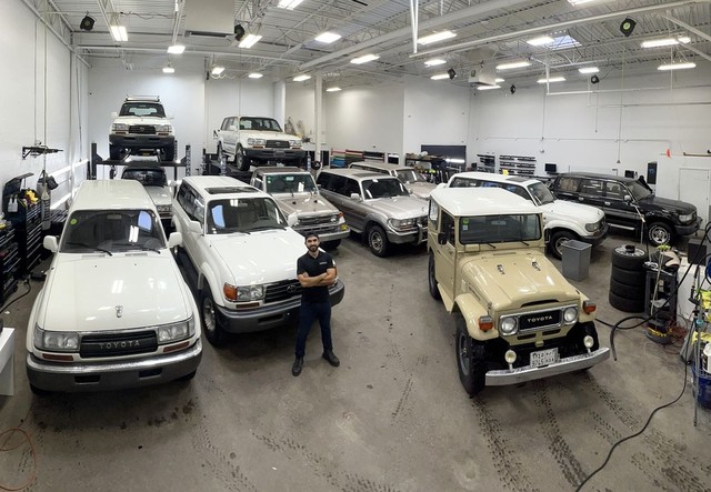 Xứng danh fan cuồng Toyota Land Cruiser: Tậu 2 chiếc mỗi tháng, đến xe đi gần 300.000km cũng không 'tha'- Ảnh 1. Xứng danh fan cuồng Toyota Land Cruiser: Tậu 2 chiếc mỗi tháng, đến xe đi gần 300.000km cũng không 'tha'- Ảnh 1.