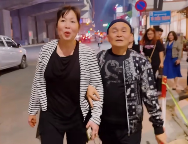 Xuân Hinh nói Hồng Vân: "Nhìn thấy tiền là phải khinh tiền, đây lúc nào cũng tiền, sức yếu còn tham"- Ảnh 1. Xuân Hinh nói Hồng Vân: "Nhìn thấy tiền là phải khinh tiền, đây lúc nào cũng tiền, sức yếu còn tham"- Ảnh 1.