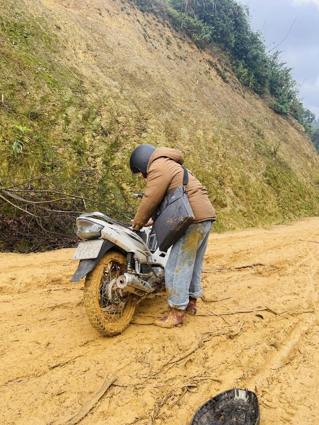 Cô giáo gặp sự cố trên đường, "lời nhờ vả" tạo nên khoảnh khắc đáng nhớ trên mạng xã hội- Ảnh 7.