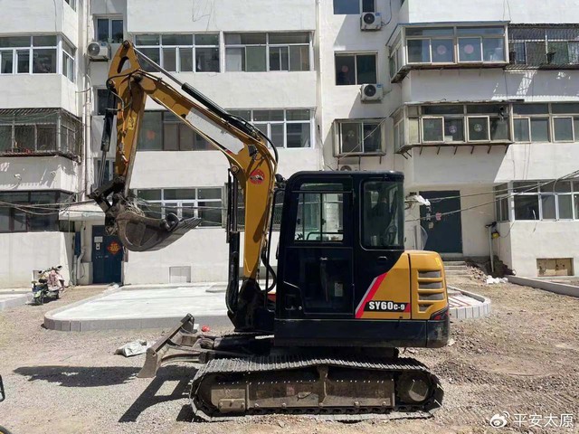 12 máy xúc biến mất bí ẩn, cảnh sát vào cuộc phanh phui đường dây lừa đảo hơn 4 tỷ đồng- Ảnh 1. 12 máy xúc biến mất bí ẩn, cảnh sát vào cuộc phanh phui đường dây lừa đảo hơn 4 tỷ đồng- Ảnh 1.