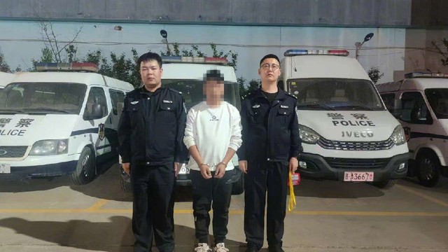 12 máy xúc biến mất bí ẩn, cảnh sát vào cuộc phanh phui đường dây lừa đảo hơn 4 tỷ đồng- Ảnh 2. 12 máy xúc biến mất bí ẩn, cảnh sát vào cuộc phanh phui đường dây lừa đảo hơn 4 tỷ đồng- Ảnh 2.