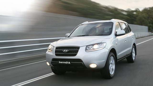 Từng tốn 1,4 tỷ ra biển cho xe gia đình trong mơ', nay mua lại Hyundai Santa Fe cần bao nhiêu tiền?- Ảnh 8. Từng tốn 1,4 tỷ ra biển cho xe gia đình trong mơ', nay mua lại Hyundai Santa Fe cần bao nhiêu tiền?- Ảnh 8.