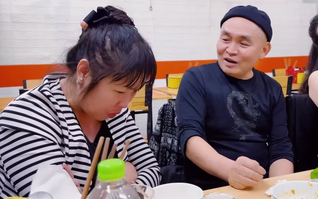 NSƯT Xuân Hinh tuổi 64: Ở nhà ít nói, nguyện không cho ai vay tiền dù là người nhà- Ảnh 1. NSƯT Xuân Hinh tuổi 64: Ở nhà ít nói, nguyện không cho ai vay tiền dù là người nhà- Ảnh 1.