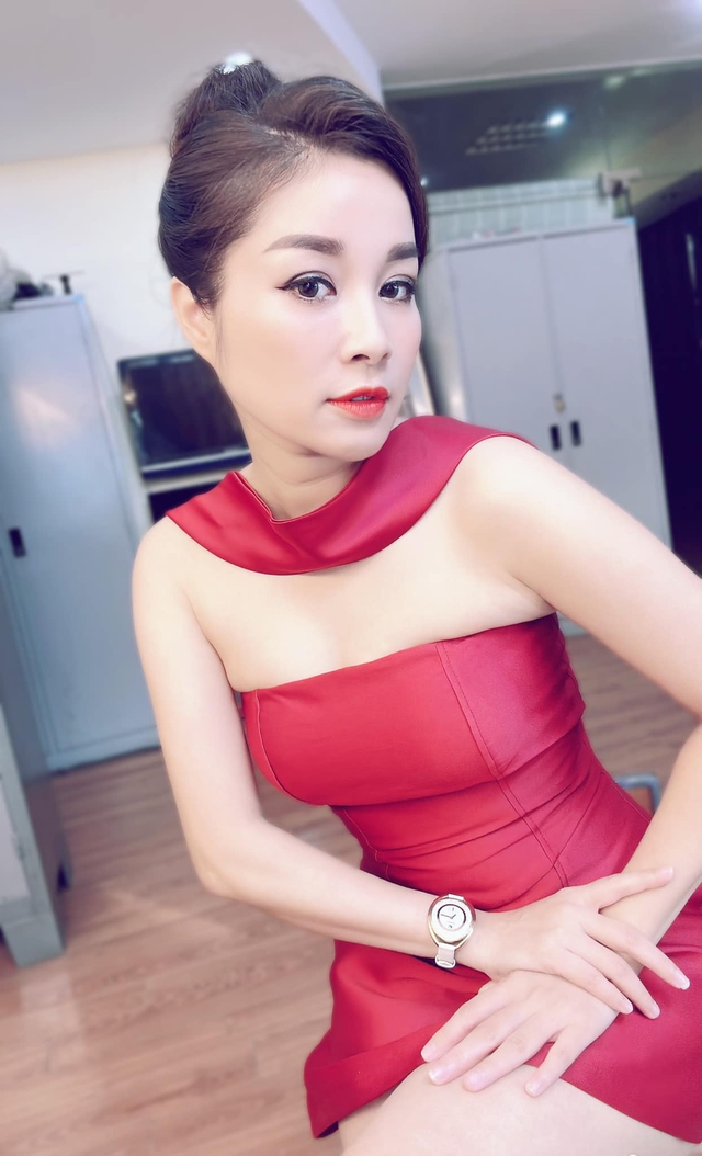 Nàng "Vàng Anh" đình đám giờ là Thượng uý Công an, tuổi U40 đẹp đằm thắm, ở nhà sang như khách sạn- Ảnh 10. Nàng "Vàng Anh" đình đám giờ là Thượng uý Công an, tuổi U40 đẹp đằm thắm, ở nhà sang như khách sạn- Ảnh 10.