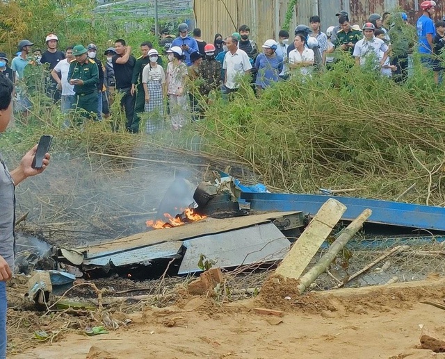 Vụ máy bay Su22 rơi ở Quảng Nam: Nhiều mảnh vỡ vương vãi khắp nơi, phi công nhảy dù an toàn- Ảnh 3.