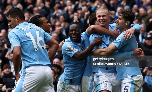 Haaland tái xuất ngoạn mục, Man City đánh chiếm ngôi đầu bảng Premier League- Ảnh 1.