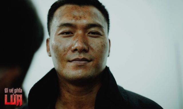 Dàn diễn viên hé lộ loạt khó khăn khi đóng Đi về phía lửa: Vắt kiệt sức, mệt ngoài sự tưởng tượng- Ảnh 5. Dàn diễn viên hé lộ loạt khó khăn khi đóng Đi về phía lửa: Vắt kiệt sức, mệt ngoài sự tưởng tượng- Ảnh 5.