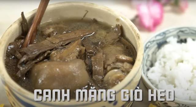 Khách Tây nếm thử các món ăn Tết của Việt Nam: Món được yêu thích nhất không phải bánh chưng- Ảnh 5. Khách Tây nếm thử các món ăn Tết của Việt Nam: Món được yêu thích nhất không phải bánh chưng- Ảnh 5.