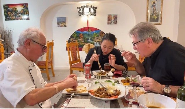 Đầu bếp Pháp giãy nảy khi được mời lòng heo khìa nước dừa, sau khi ăn thử liền thay đổi thái độ- Ảnh 3.