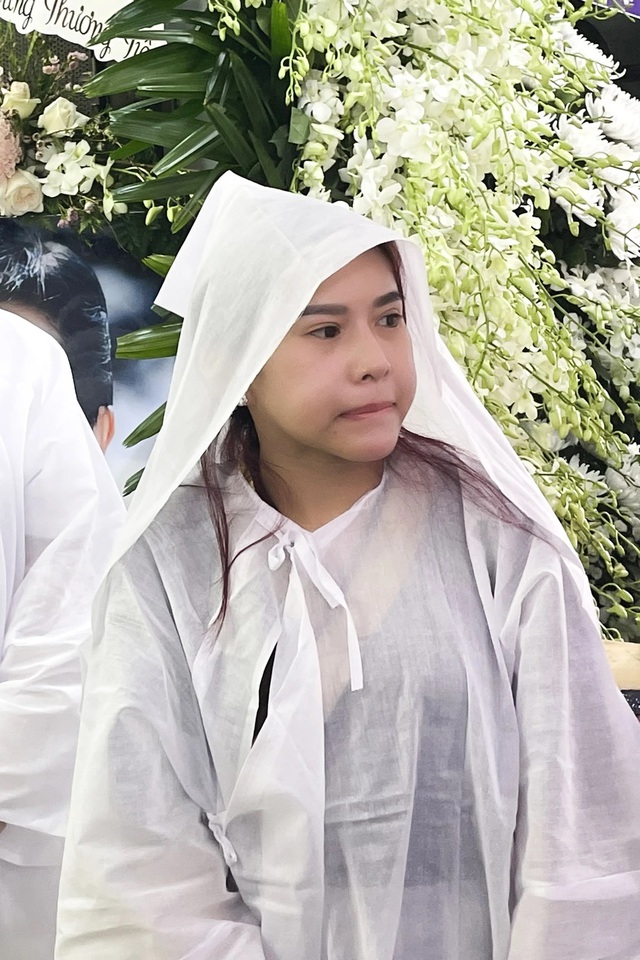 Con nuôi để tang nghệ sĩ Vũ Linh: Bán hàng online để đổ tiền duy trì một đoàn cải lương- Ảnh 1.