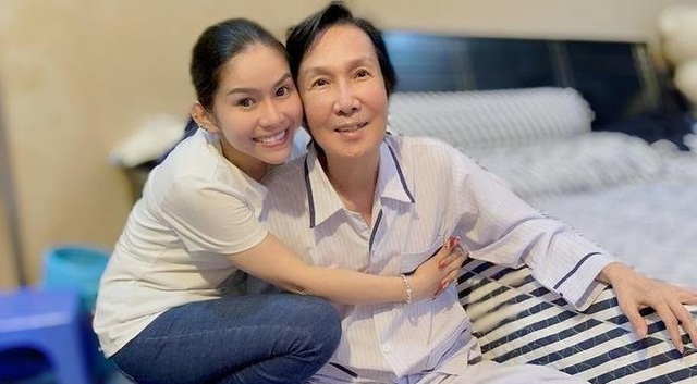 Con nuôi để tang nghệ sĩ Vũ Linh: Bán hàng online để đổ tiền duy trì một đoàn cải lương- Ảnh 3. Con nuôi để tang nghệ sĩ Vũ Linh: Bán hàng online để đổ tiền duy trì một đoàn cải lương- Ảnh 3.