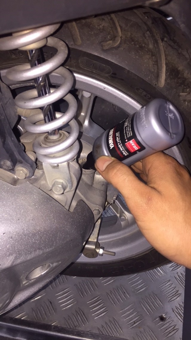 Nếu không muốn Tết về quê phải dắt bộ, đừng quên bảo dưỡng chi tiết hay bị 'lãng quên' trên xe tay ga- Ảnh 4. Nếu không muốn Tết về quê phải dắt bộ, đừng quên bảo dưỡng chi tiết hay bị 'lãng quên' trên xe tay ga- Ảnh 4.