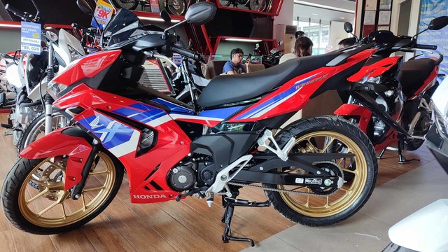 Vua côn tay 150cc cập bến đại lý, tiết kiệm xăng, nhiều ngón đòn khiến Yamaha Exciter dè chừng- Ảnh 2. Vua côn tay 150cc cập bến đại lý, tiết kiệm xăng, nhiều ngón đòn khiến Yamaha Exciter dè chừng- Ảnh 2.