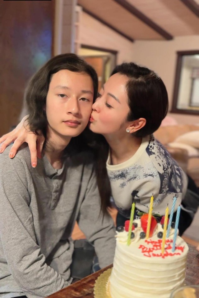 Con trai chung của Quang Dũng, Jennifer Phạm tuổi 16: Đẹp trai nhưng đôi mắt Con trai chung của Quang Dũng, Jennifer Phạm tuổi 16: Đẹp trai nhưng đôi mắt