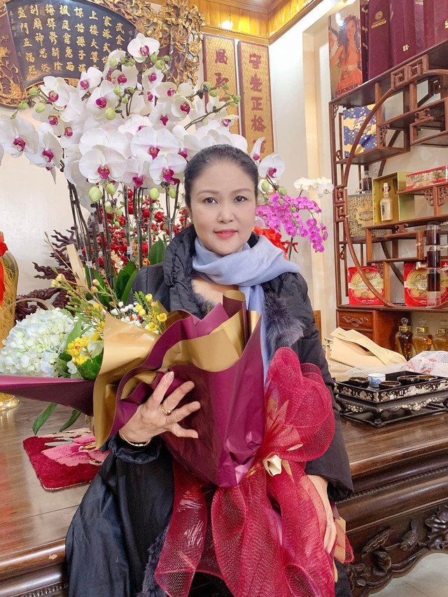 Nữ NSND cưới chồng kém 7 tuổi, kết hôn hơn 20 năm không có con chung vẫn hạnh phúc, ngọt ngào- Ảnh 7. Nữ NSND cưới chồng kém 7 tuổi, kết hôn hơn 20 năm không có con chung vẫn hạnh phúc, ngọt ngào- Ảnh 7.