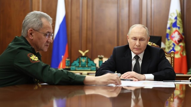 Tướng Shoigu báo cáo với ông Putin về cuộc phản công của 160.000 quân Ukraine, hé lộ kế hoạch nhắm Crimea- Ảnh 1.