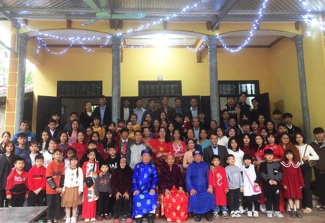 Đại gia đình ở Phú Thọ có 150 người, lì xì nhẹ nhàng hết 15 triệu, cụ 100 tuổi vẫn nhớ tên con cháu- Ảnh 1. Đại gia đình ở Phú Thọ có 150 người, lì xì nhẹ nhàng hết 15 triệu, cụ 100 tuổi vẫn nhớ tên con cháu- Ảnh 1.