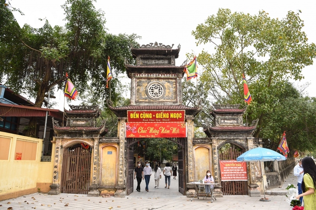 Hàng nghìn người đến một ngôi đền dịp đầu năm, múc nước giếng để uống và rửa tay: Sự thật đằng sau là gì?- Ảnh 1. Hàng nghìn người đến một ngôi đền dịp đầu năm, múc nước giếng để uống và rửa tay: Sự thật đằng sau là gì?- Ảnh 1.