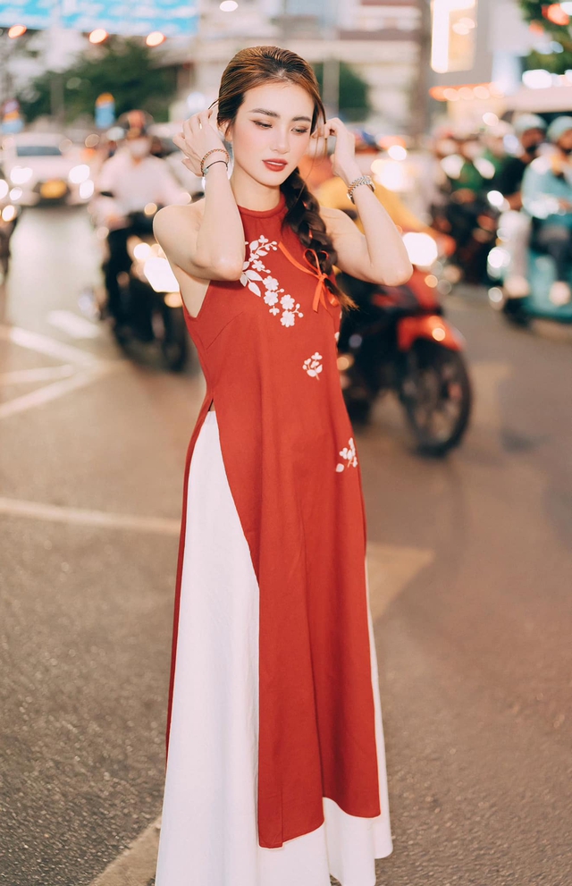 Em gái ruột cầu thủ Công Vinh tuổi 35: Là hot girl một thời, mặc kín hay sexy đều quyến rũ- Ảnh 2. Em gái ruột cầu thủ Công Vinh tuổi 35: Là hot girl một thời, mặc kín hay sexy đều quyến rũ- Ảnh 2.