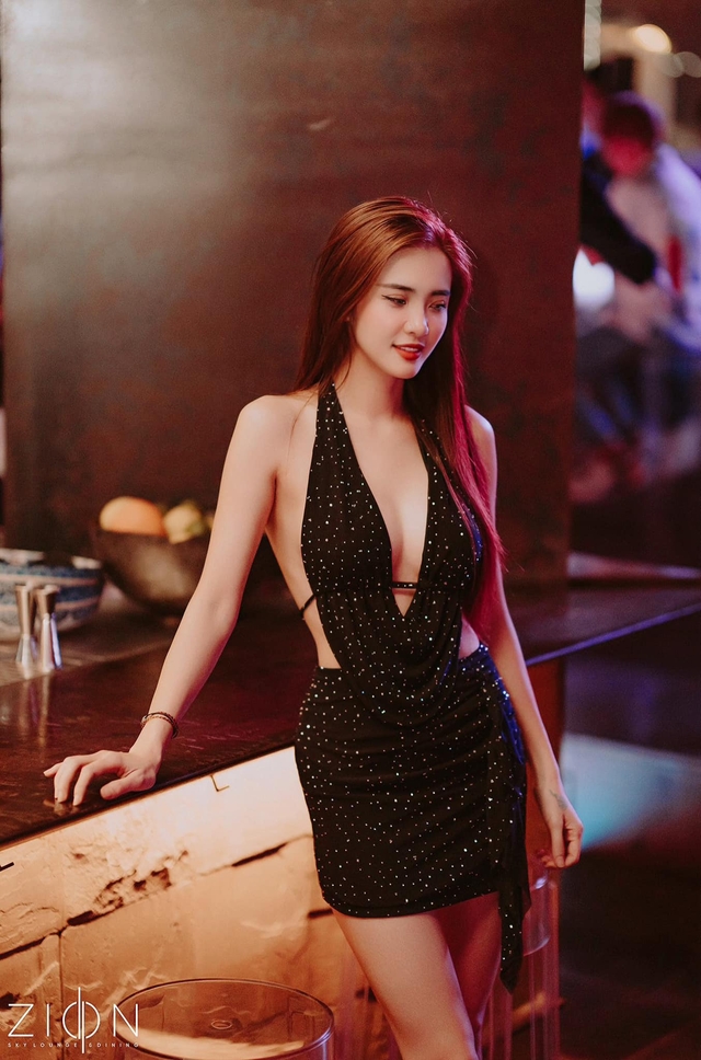 Em gái ruột cầu thủ Công Vinh tuổi 35: Là hot girl một thời, mặc kín hay sexy đều quyến rũ- Ảnh 6. Em gái ruột cầu thủ Công Vinh tuổi 35: Là hot girl một thời, mặc kín hay sexy đều quyến rũ- Ảnh 6.