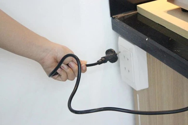 Nhận nhà từ khách thuê, gia chủ bối rối khi phát hiện chi tiết ở bếp từ: Nhận nhà từ khách thuê, gia chủ bối rối khi phát hiện chi tiết ở bếp từ: