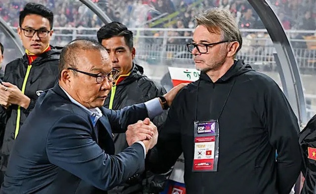 Báo Trung Quốc “nhầm lẫn”, cho rằng HLV Troussier hưởng lương kếch xù, làm HLV Park Hang-seo bất bình- Ảnh 1. Báo Trung Quốc “nhầm lẫn”, cho rằng HLV Troussier hưởng lương kếch xù, làm HLV Park Hang-seo bất bình- Ảnh 1.