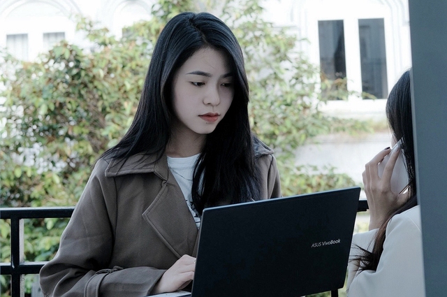 Nữ tân binh xinh đẹp lên đường nhập ngũ khiến dân mạng truy lùng danh tính: Bỏ việc ổn định để tòng quân- Ảnh 3. Nữ tân binh xinh đẹp lên đường nhập ngũ khiến dân mạng truy lùng danh tính: Bỏ việc ổn định để tòng quân- Ảnh 3.