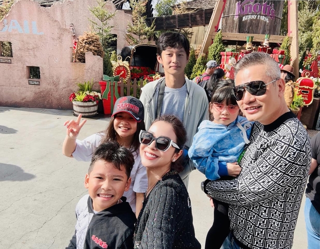 Hoa hậu đông con nhất nhì showbiz Việt: U40 vẫn đẹp nõn nà, đáp trả tinh tế khi bị nói Hoa hậu đông con nhất nhì showbiz Việt: U40 vẫn đẹp nõn nà, đáp trả tinh tế khi bị nói