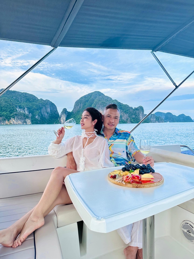 Hoa hậu đông con nhất nhì showbiz Việt: U40 vẫn đẹp nõn nà, đáp trả tinh tế khi bị nói Hoa hậu đông con nhất nhì showbiz Việt: U40 vẫn đẹp nõn nà, đáp trả tinh tế khi bị nói