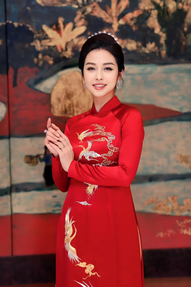 Hoa hậu đông con nhất nhì showbiz Việt: U40 vẫn đẹp nõn nà, đáp trả tinh tế khi bị nói Hoa hậu đông con nhất nhì showbiz Việt: U40 vẫn đẹp nõn nà, đáp trả tinh tế khi bị nói