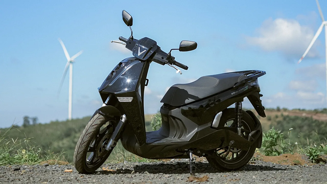 VinFast năm 2023 bán 35.000 ô tô điện, 72.500 xe máy điện, doanh thu tăng hay giảm?- Ảnh 1. VinFast năm 2023 bán 35.000 ô tô điện, 72.500 xe máy điện, doanh thu tăng hay giảm?- Ảnh 1.