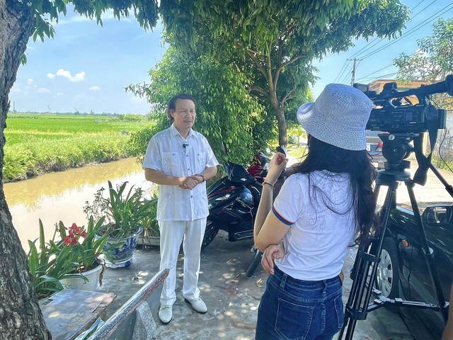 Nam NSND chuyên đóng tội phạm, ngoài đời là Đại tá, cưới vợ giỏi giang, có nhiều đất vẫn ở nhà 41m2- Ảnh 2. Nam NSND chuyên đóng tội phạm, ngoài đời là Đại tá, cưới vợ giỏi giang, có nhiều đất vẫn ở nhà 41m2- Ảnh 2.